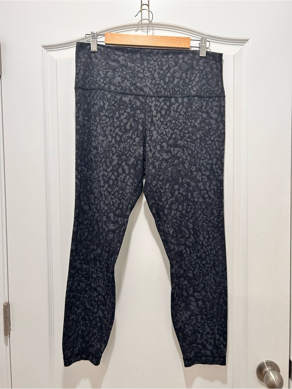Lululemon leggings -Wild Thing Camo Deep Coal Multi print